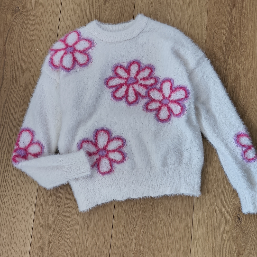 Hooked Up by IOT White and Pink Floral Sweater